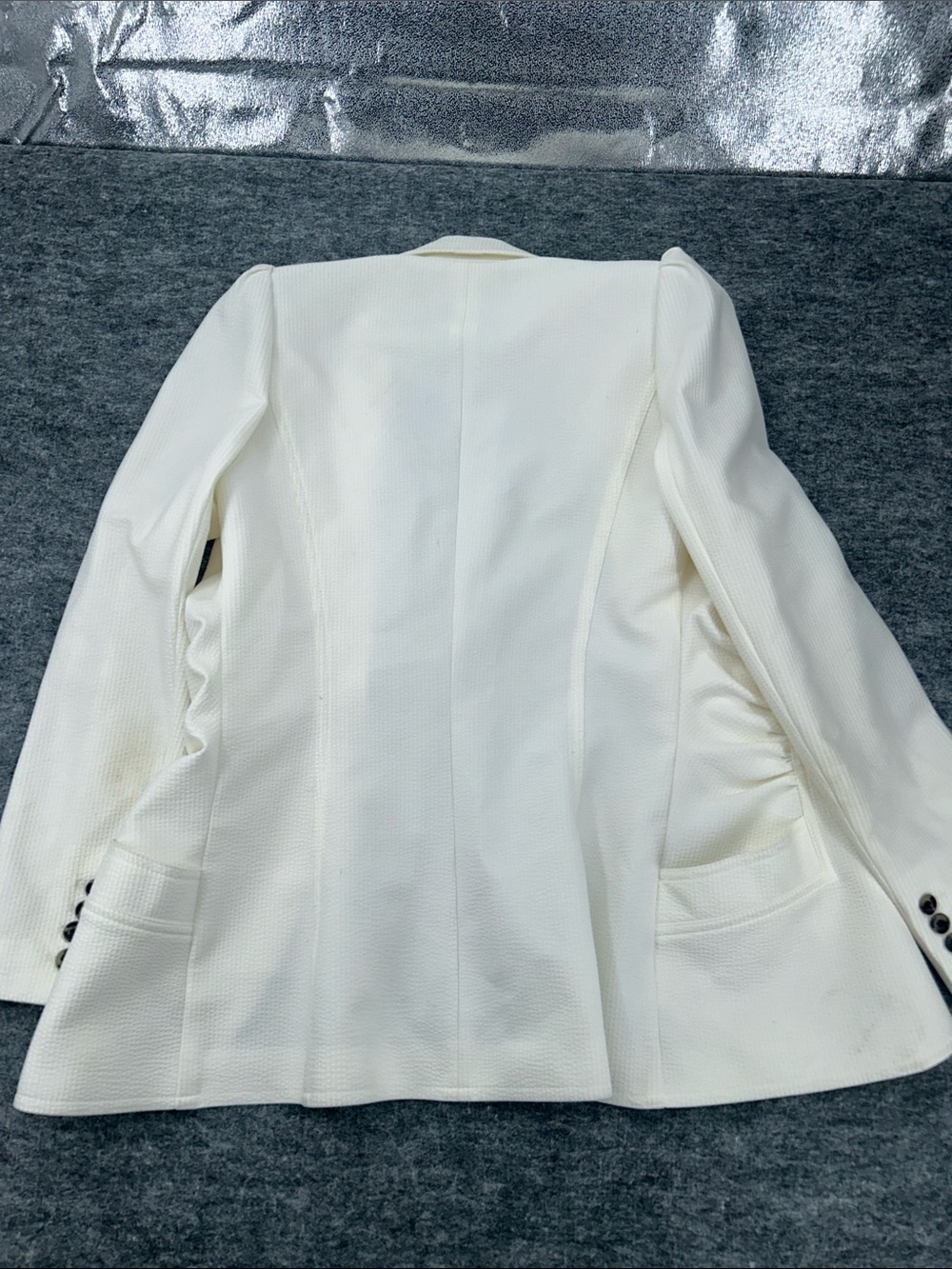 SMYTHE Ruched Blazer in White Seersucker Button Closure Size 6 - Picture 9 of 13
